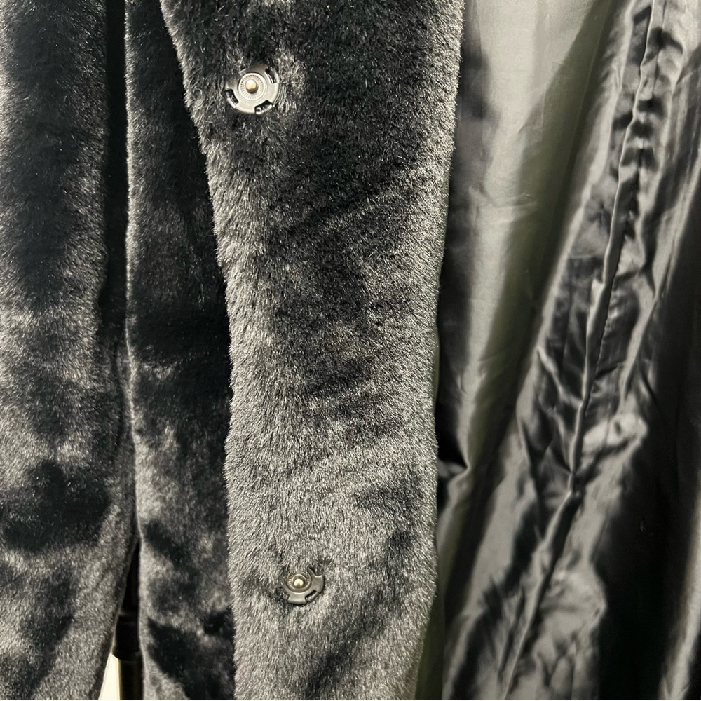 Adika Women’s Faux Fur Jacket - Picture 5 of 6